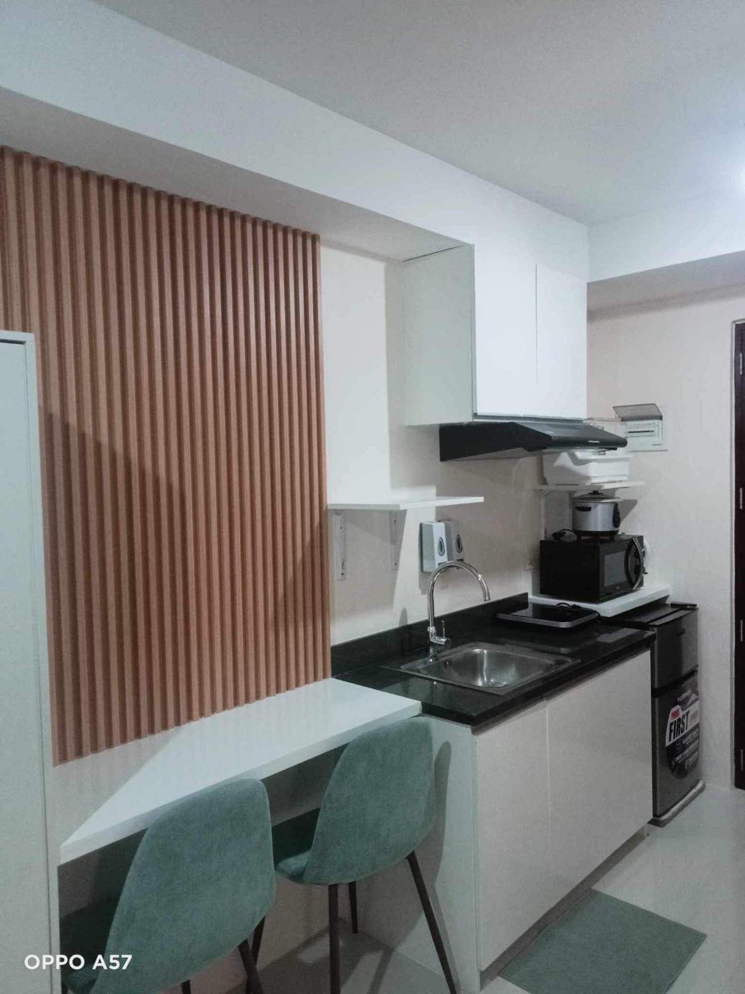 The Persimmon Studios Near Ayala And Sm City 宿务 客房 照片