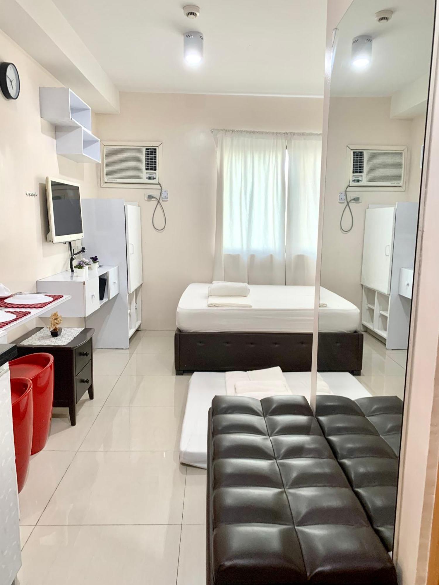 The Persimmon Studios Near Ayala And Sm City 宿务 客房 照片