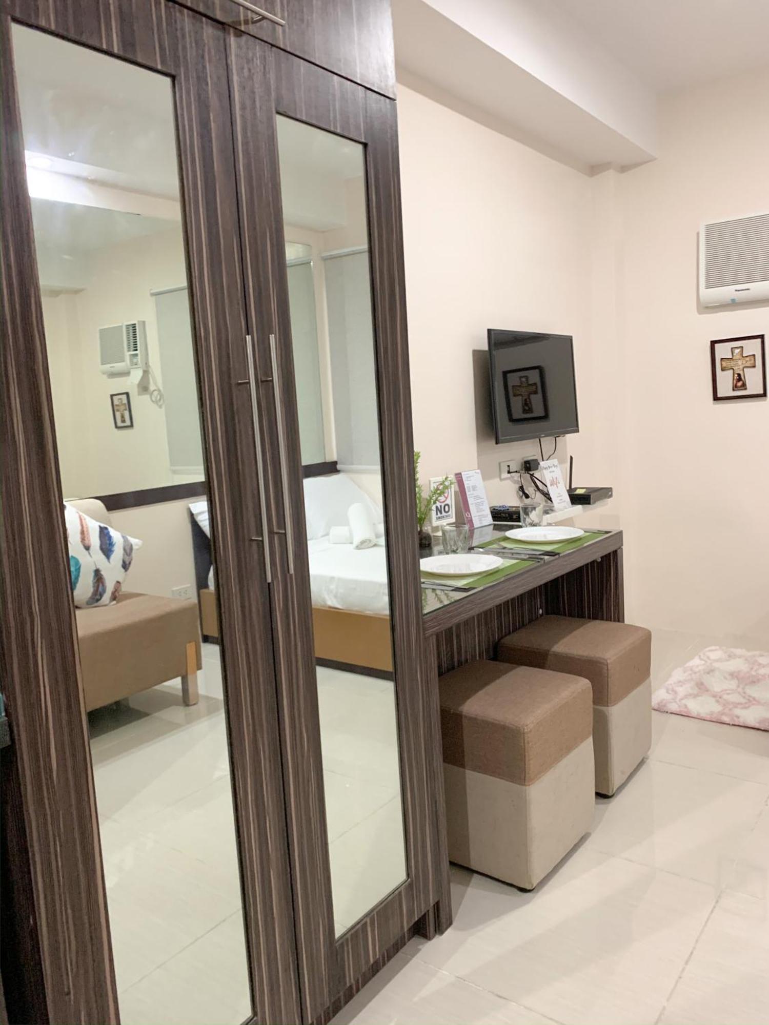 The Persimmon Studios Near Ayala And Sm City 宿务 客房 照片