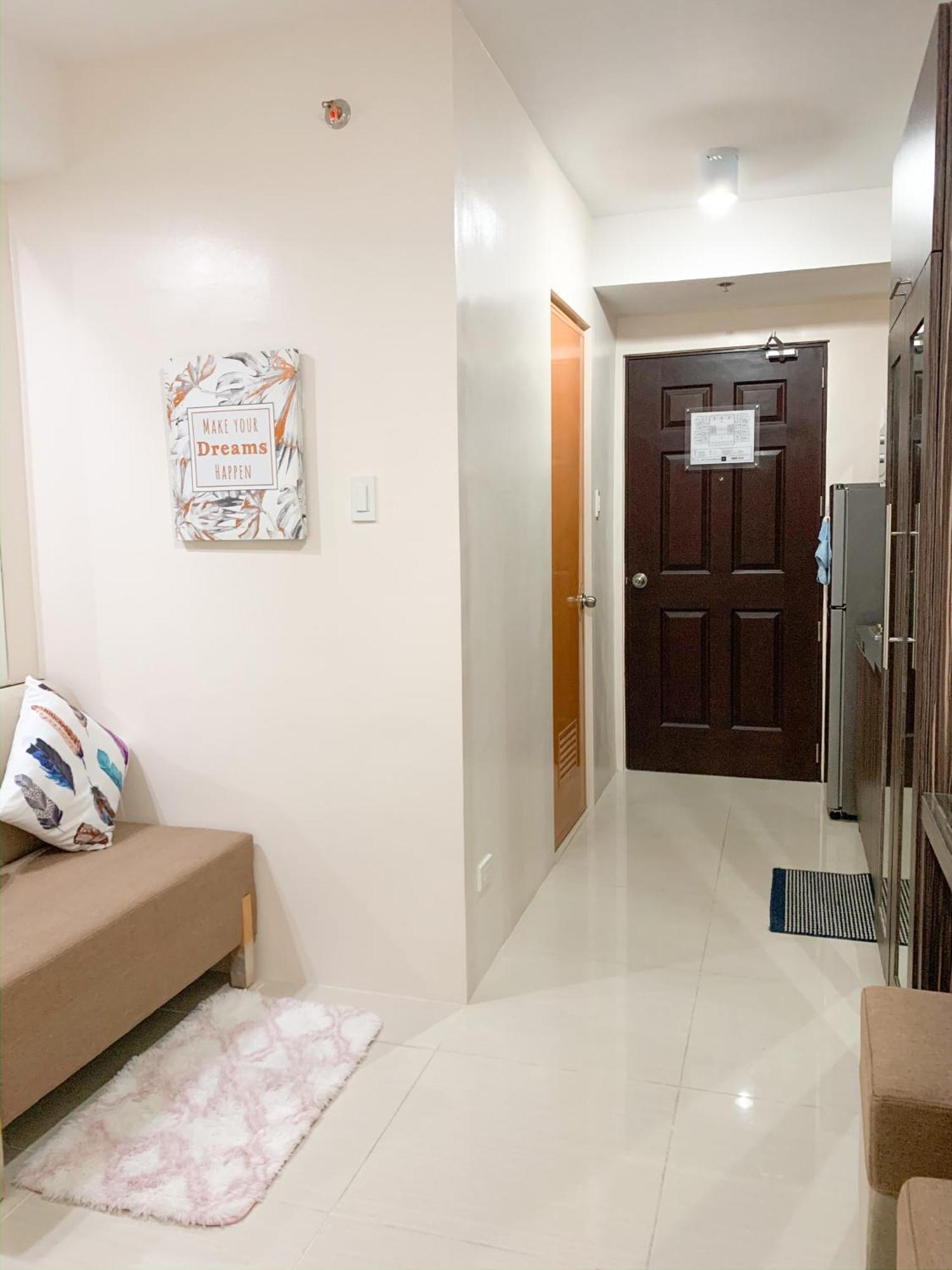 The Persimmon Studios Near Ayala And Sm City 宿务 客房 照片
