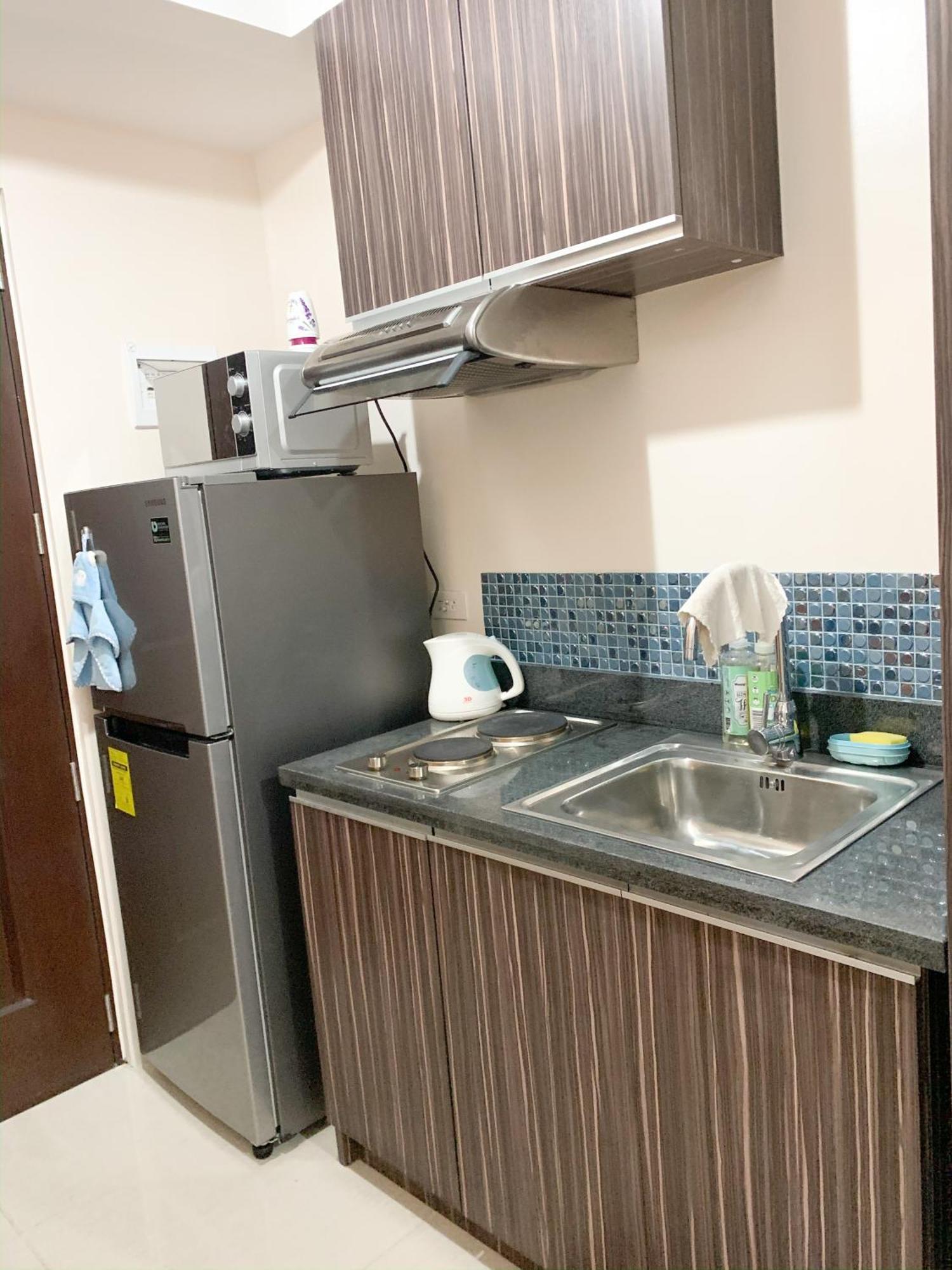 The Persimmon Studios Near Ayala And Sm City 宿务 客房 照片
