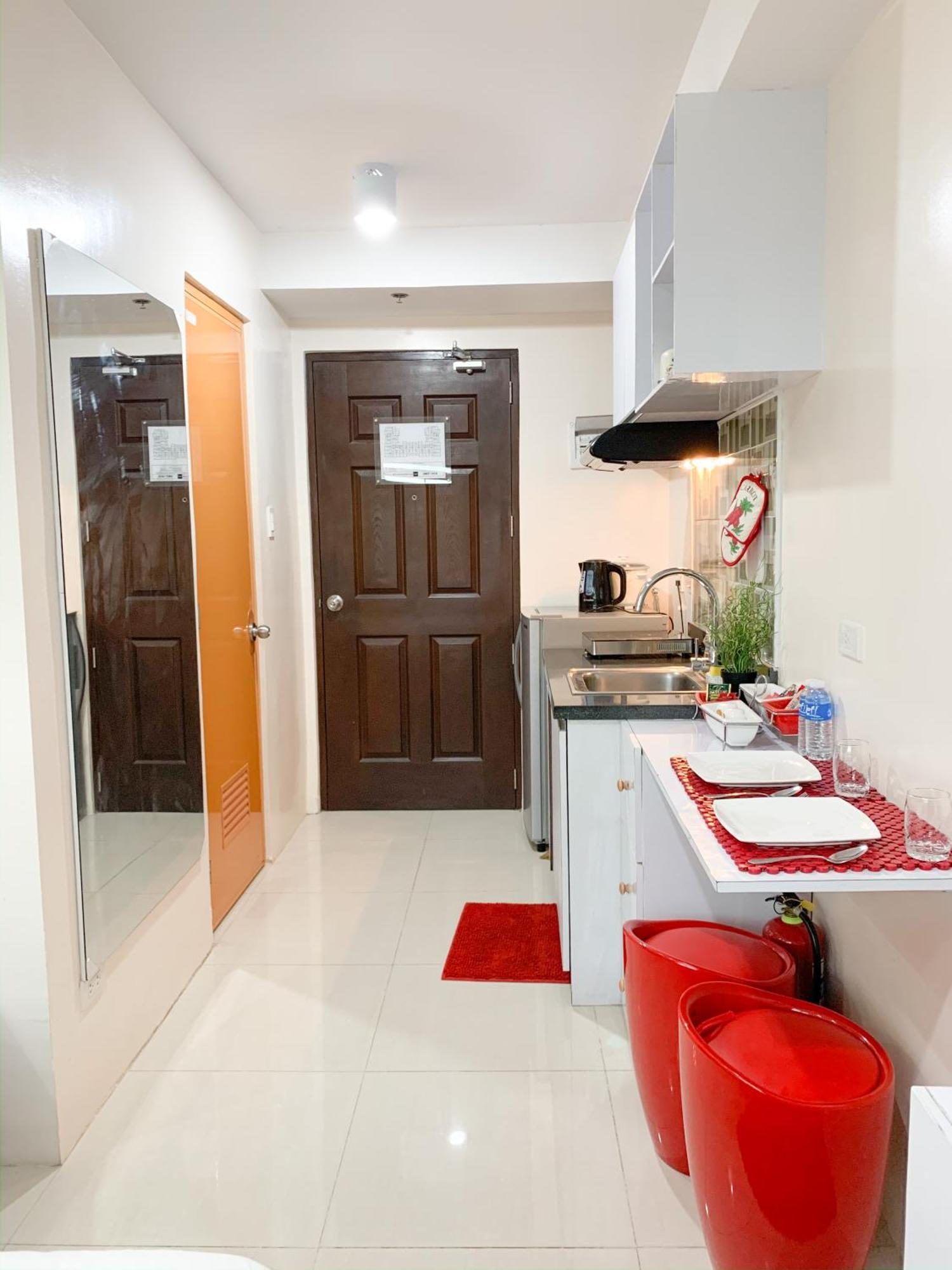 The Persimmon Studios Near Ayala And Sm City 宿务 客房 照片