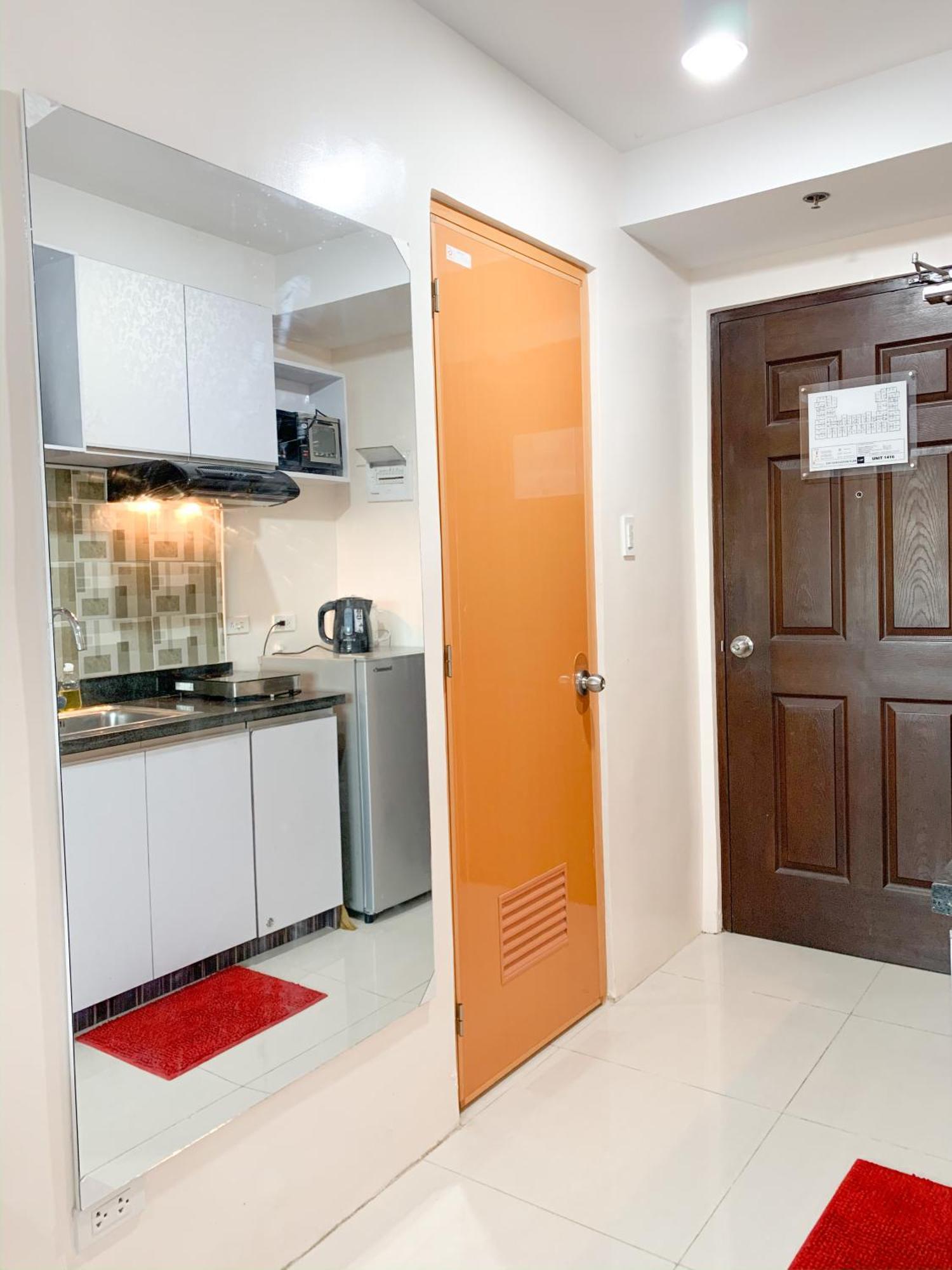 The Persimmon Studios Near Ayala And Sm City 宿务 客房 照片