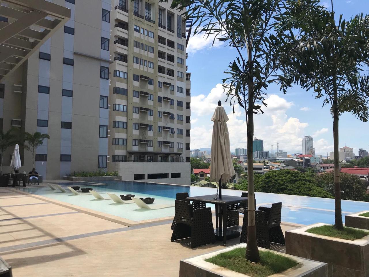 The Persimmon Studios Near Ayala And Sm City 宿务 外观 照片